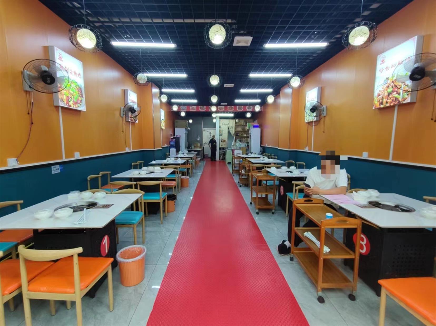 观山湖区中铁逸都90平临街餐饮店转让 外摆区大